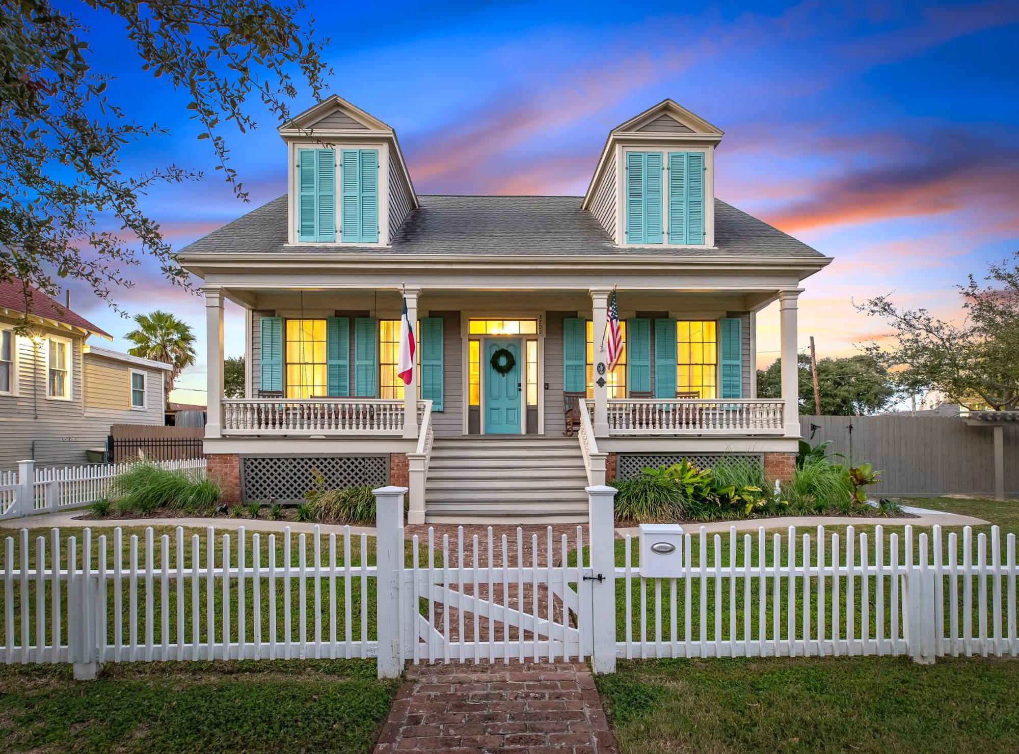 Historic 1871 Coastal Breeze With Heated Pool - Restoring Galveston Villa Dış mekan fotoğraf