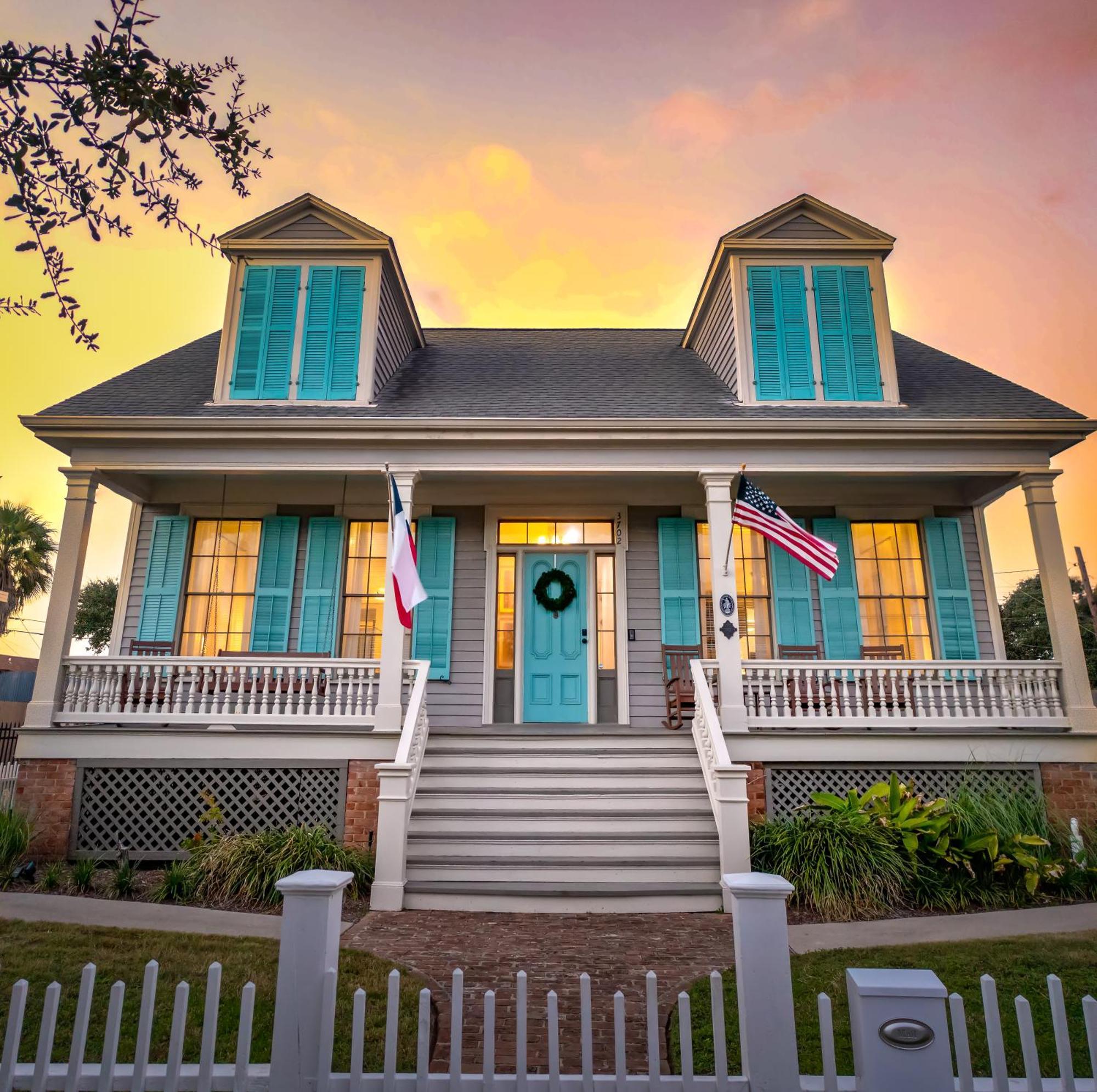 Historic 1871 Coastal Breeze With Heated Pool - Restoring Galveston Villa Dış mekan fotoğraf