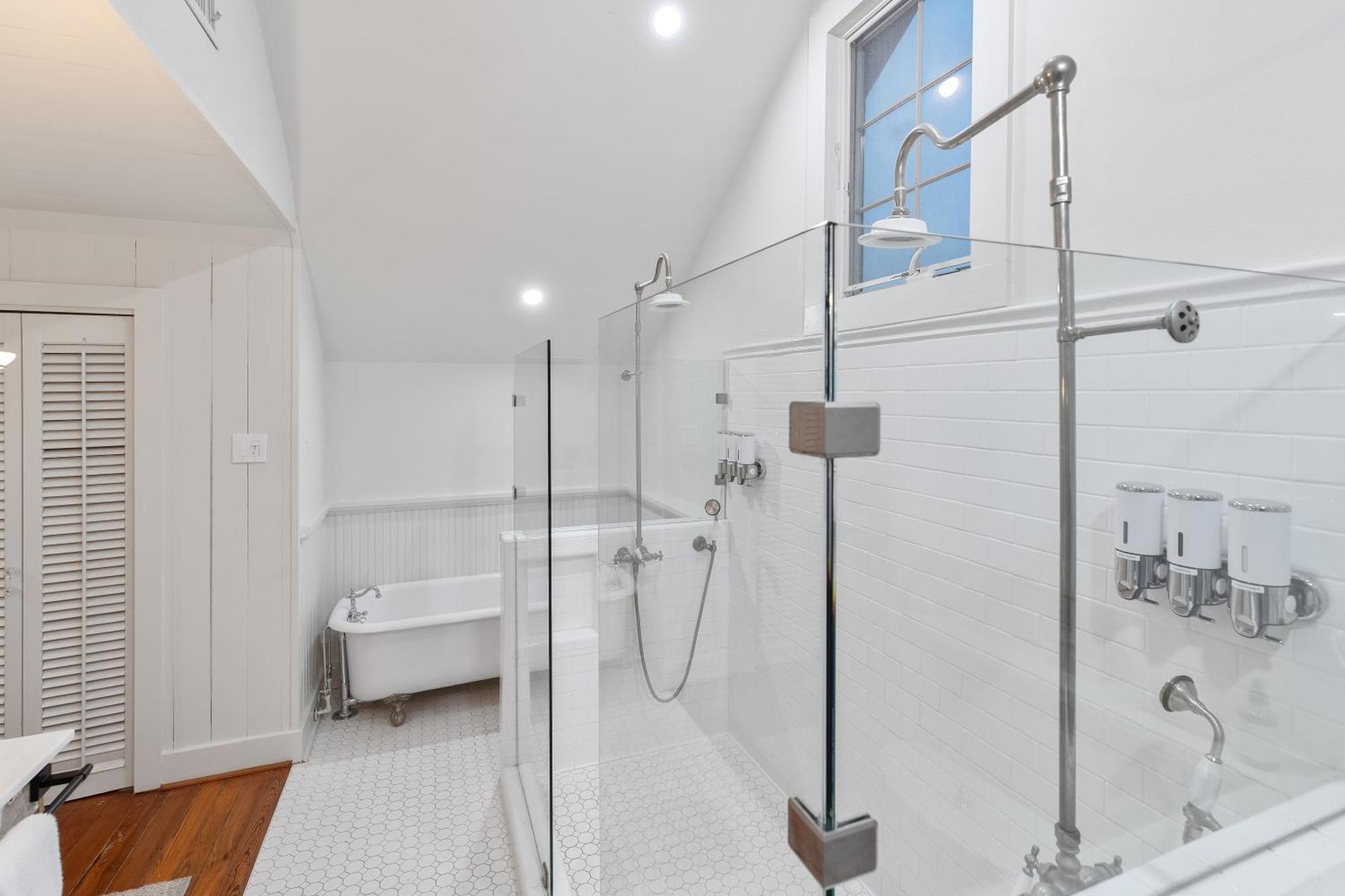 Historic 1871 Coastal Breeze With Heated Pool - Restoring Galveston Villa Dış mekan fotoğraf